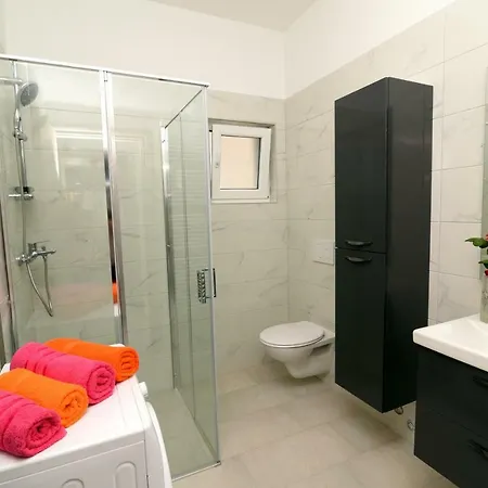 Luna - Beautiful, Modern And Luxurious 4*