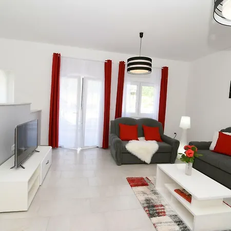 Luna - Beautiful, Modern And Luxurious Pula