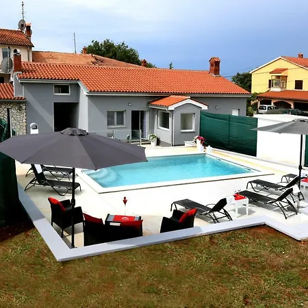 Luna - Beautiful, Modern And Luxurious 4* بولا