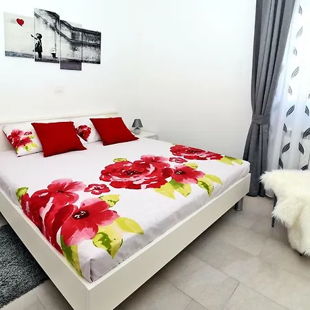 Luna - Beautiful, Modern And Luxurious 4* بولا