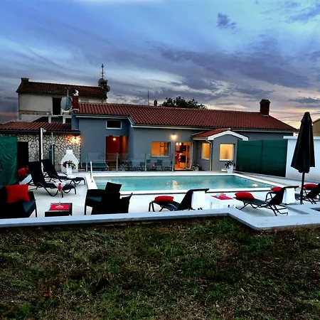 Luna - Beautiful, Modern And Luxurious Pula